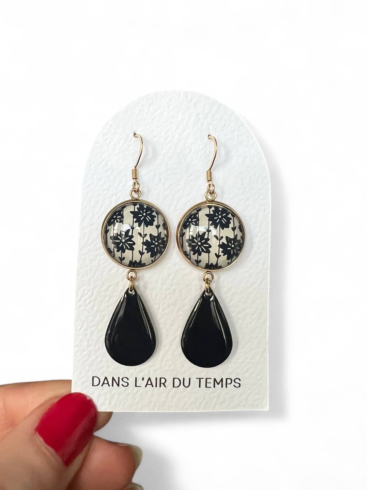 SCHMUCK Ohrringe hängende schwarze und weiße Blumen, schwarzer Emaille, goldene oder silberne Ausführung: Silber
