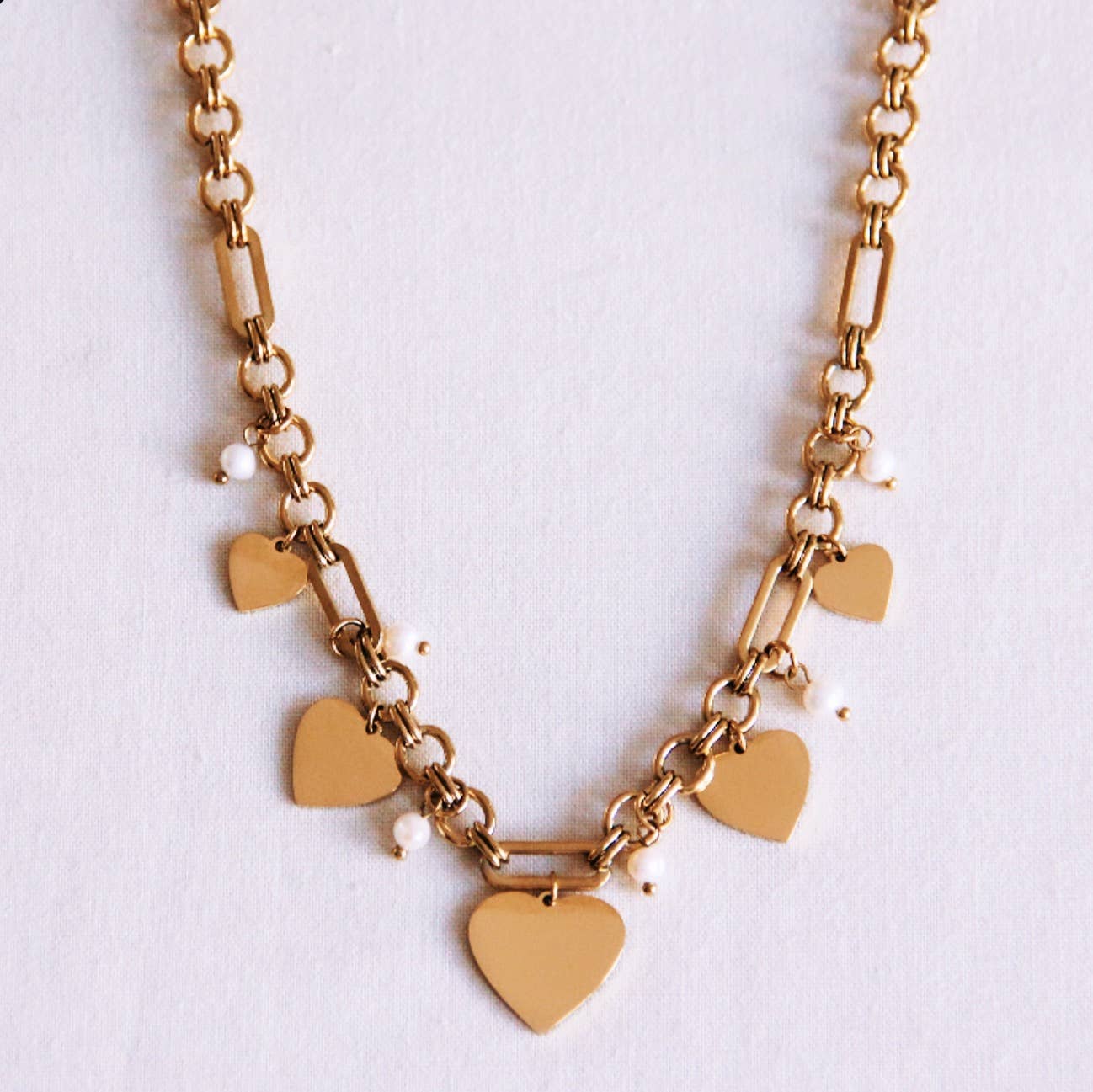 Charm-Halsketten mit Herzen und Mini-Perlen