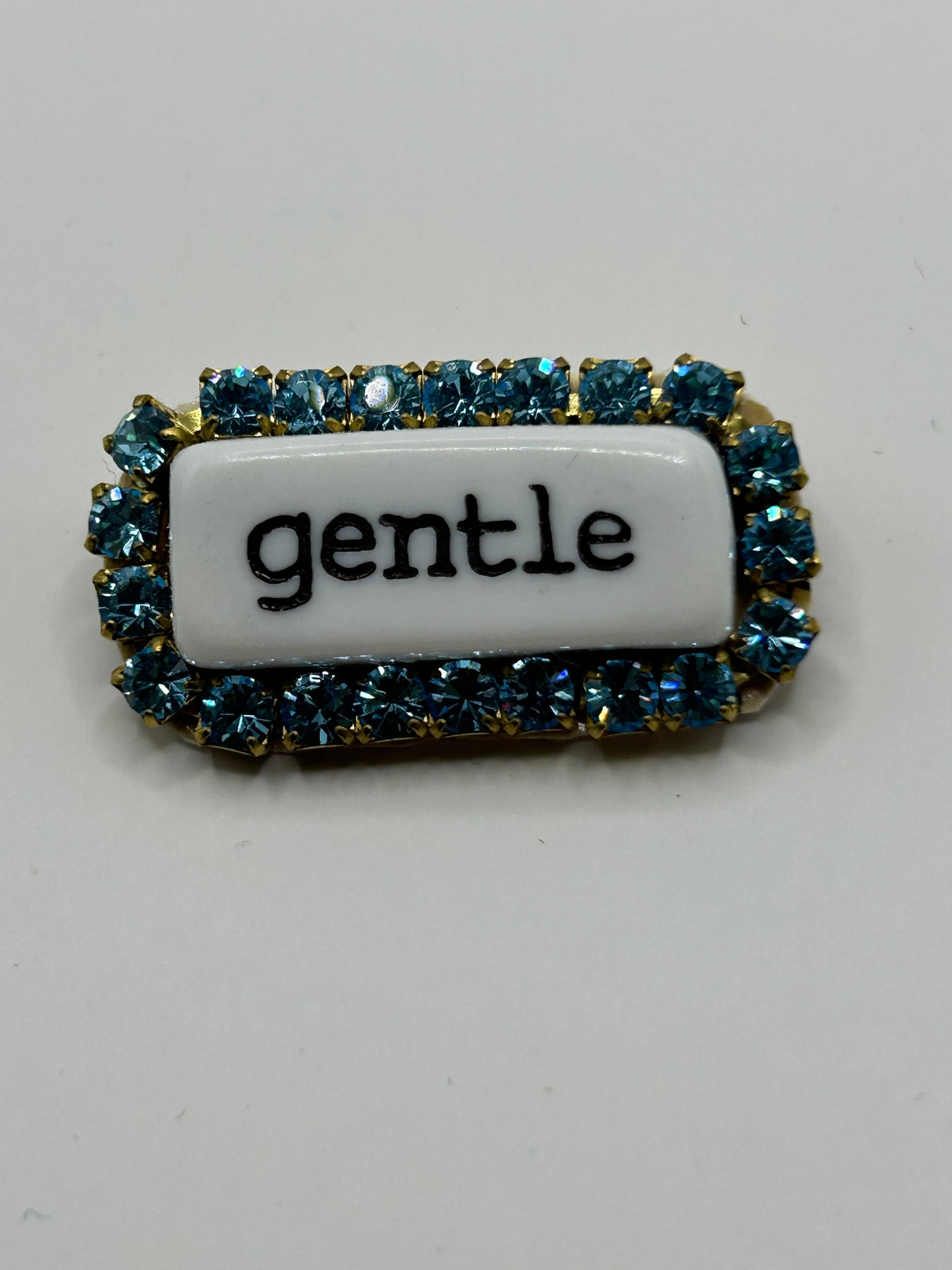 Tezee Statement-Brosche „gentle“ – Türkis Messing mit Strass | Edle Modebrosche
