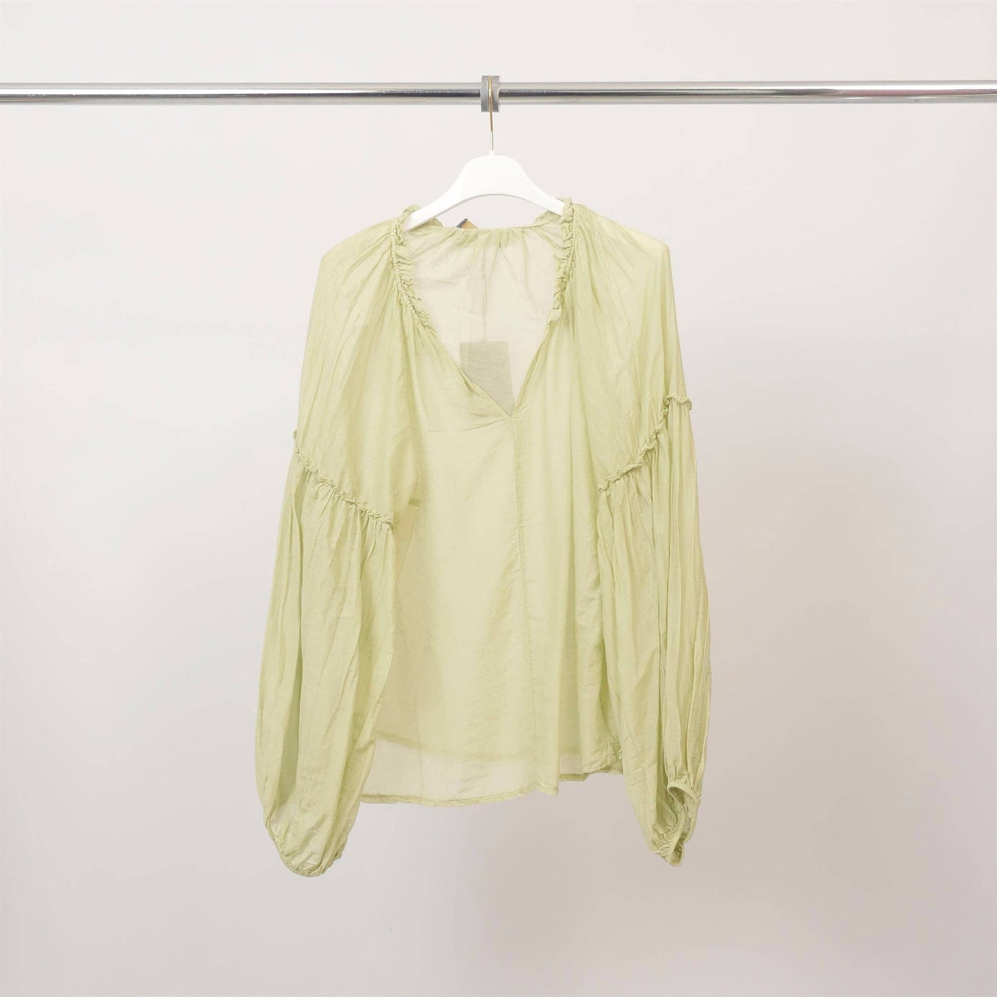 Boho Bluse // transparent in zartem Grün und elfenbeinfarben