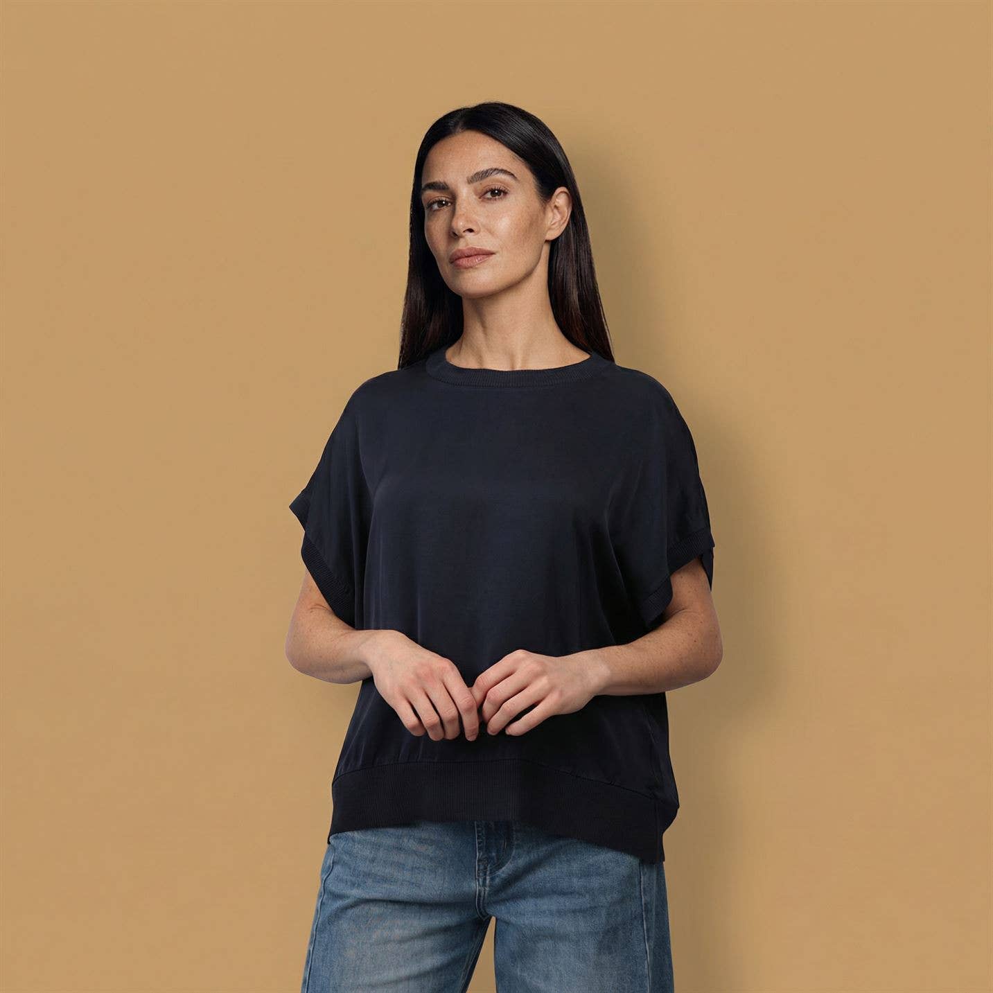 Locker geschnittenes Viskose Kurzarmshirt – fließender Fall, seidig glänzend, Einheitsgröße