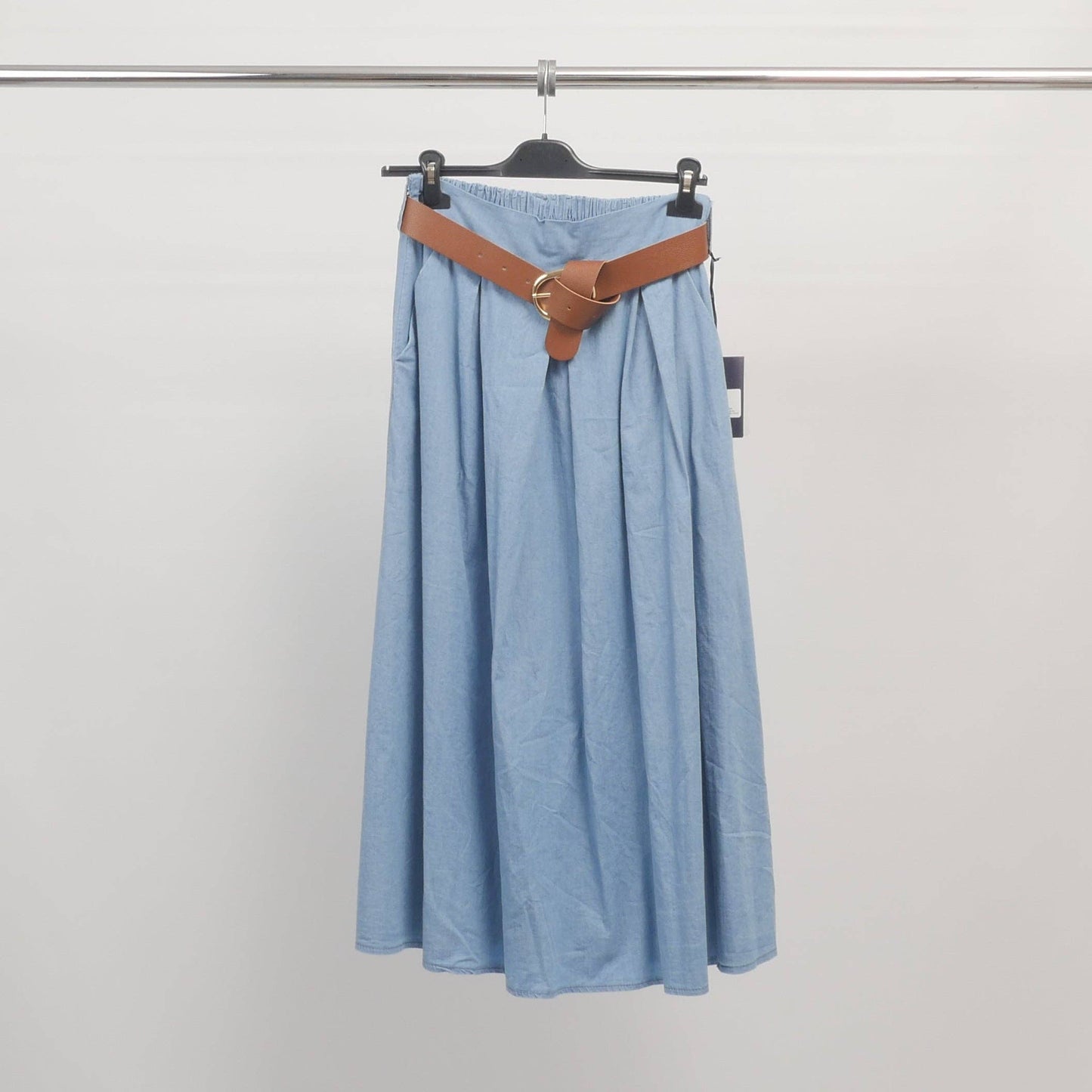 Ausgestellter Jeansrock mit Gürtel – Hochtailliert, Hellblau
