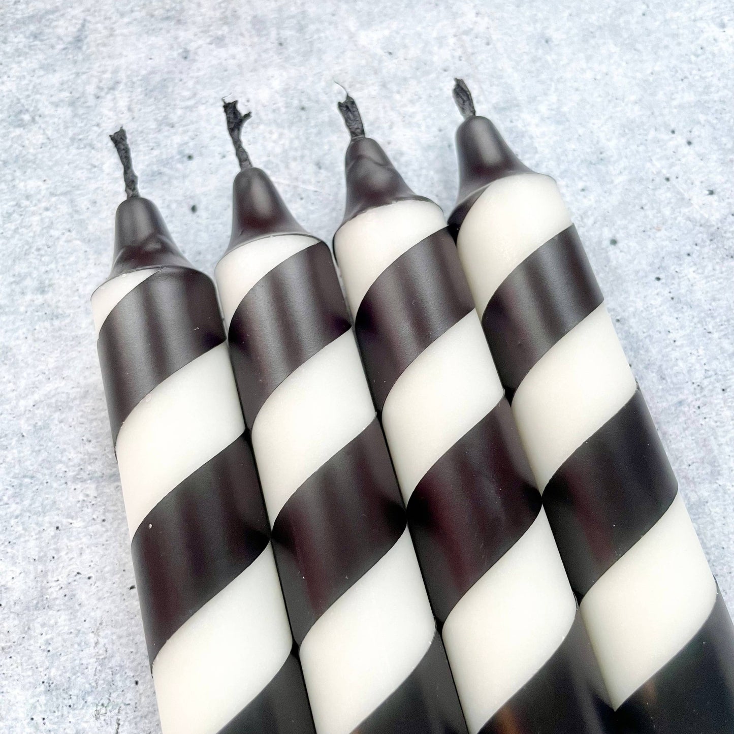 Wolkenreich- Dip Dye Kerzen | Swirl schwarz-weiß | 4er Set