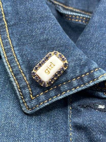 Tezee Statement-Brosche „girl“ – Funkelnde Strassbrosche mit Schriftzug, messingfassung