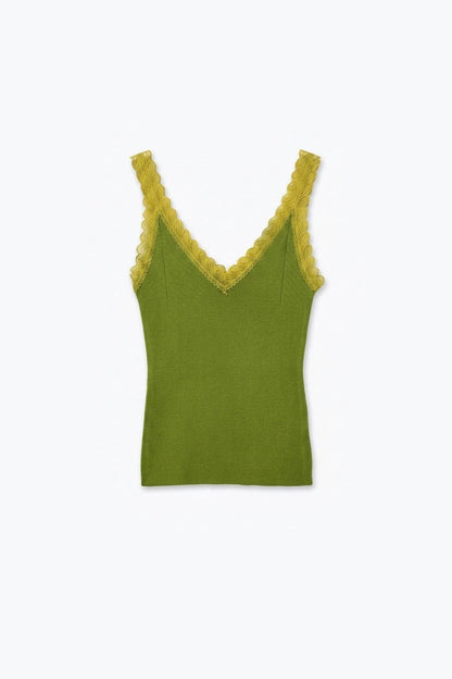 Feinstrick-Camisole mit kontrastierender Spitzenborte in Oliv, Brau oder Grau