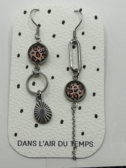 Dans l’air du temps bijoux Ohrhänger Silber – Asymmetrisches Leo-Statement