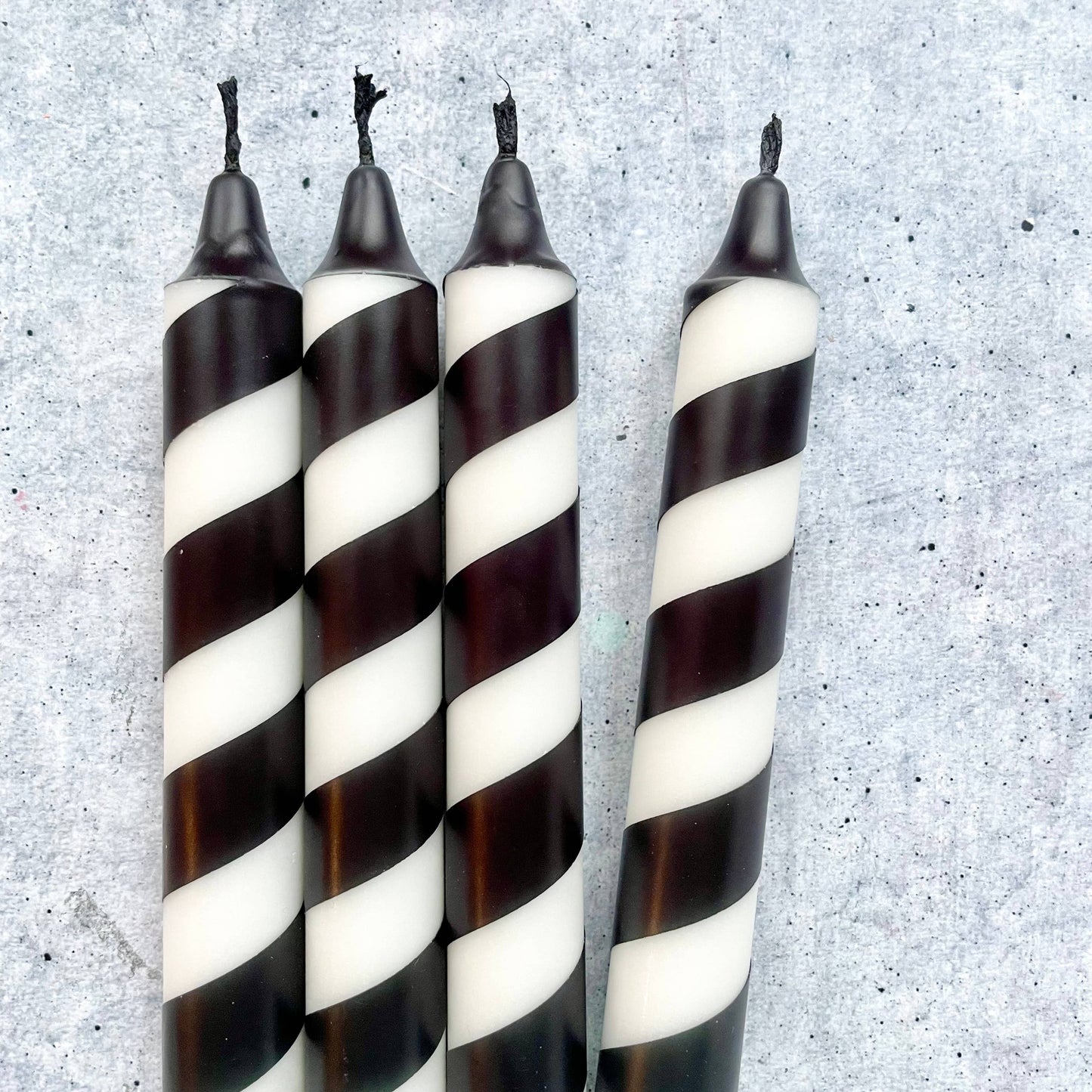 Wolkenreich- Dip Dye Kerzen | Swirl schwarz-weiß | 4er Set