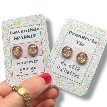 Gold Glitzer Ohrstecker „Du côté Paillettes“ – Funkelnder Luxus für jeden Tag- dans lˋair du temps bijoux