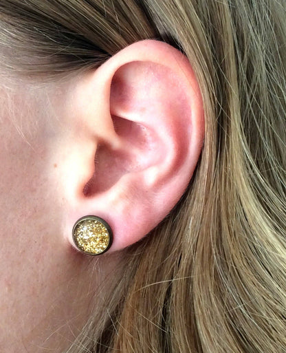 Gold Glitzer Ohrstecker „Du côté Paillettes“ – Funkelnder Luxus für jeden Tag- dans lˋair du temps bijoux