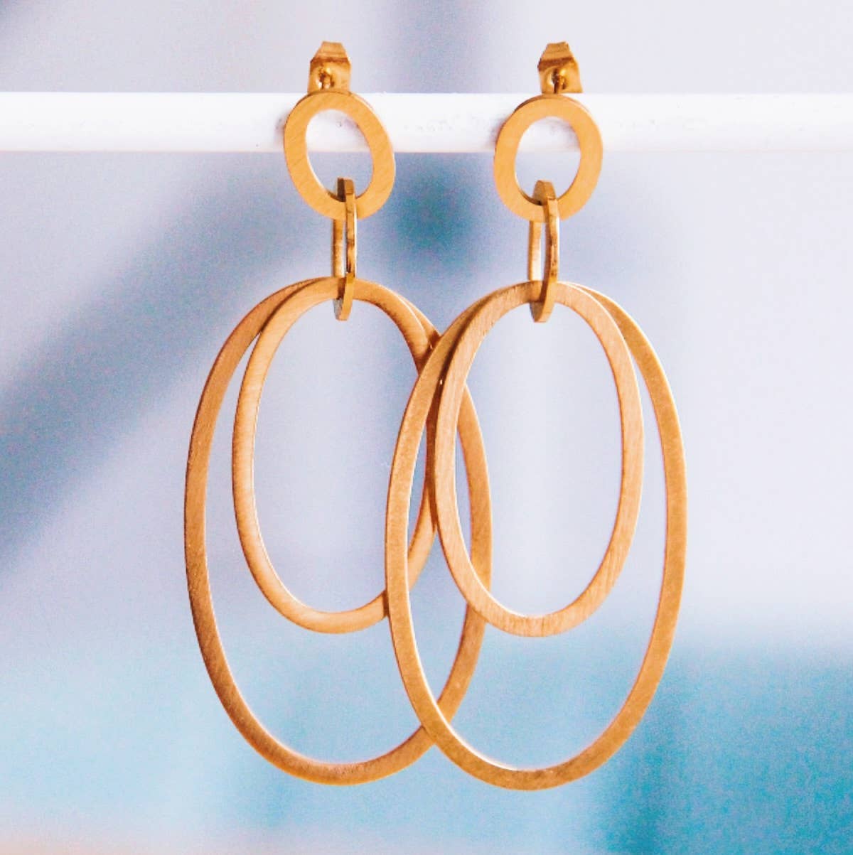 Statement-Ohrringe mit ovalen Anhängern