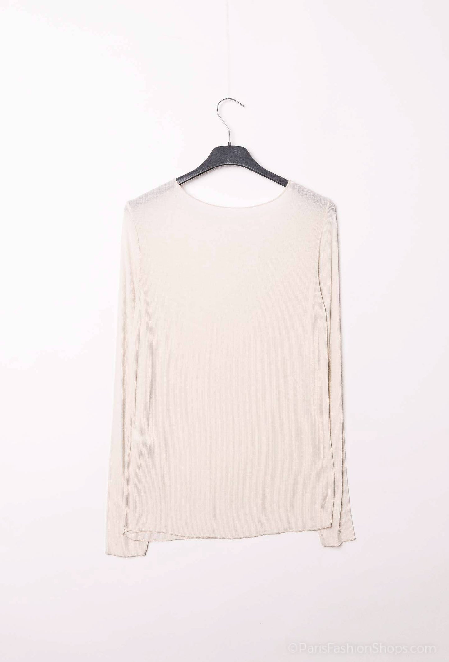 Fein geripptes Shirt aus Kaschmir Mix – Beige
Minimalistisch. Weich. Vielseitig kombinierbar. Einheitsgröße 36-42