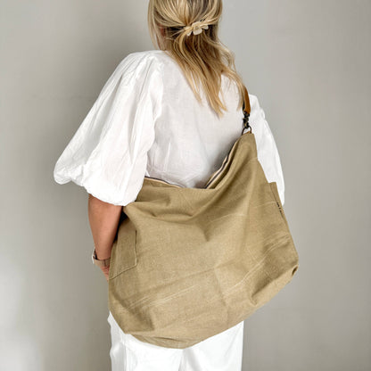 Liefe NL-Große Canvas Schultertasche in Sand mit Ledergurt