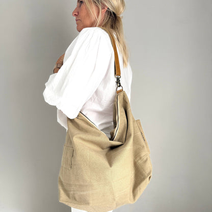 Liefe NL-Große Canvas Schultertasche in Sand mit Ledergurt