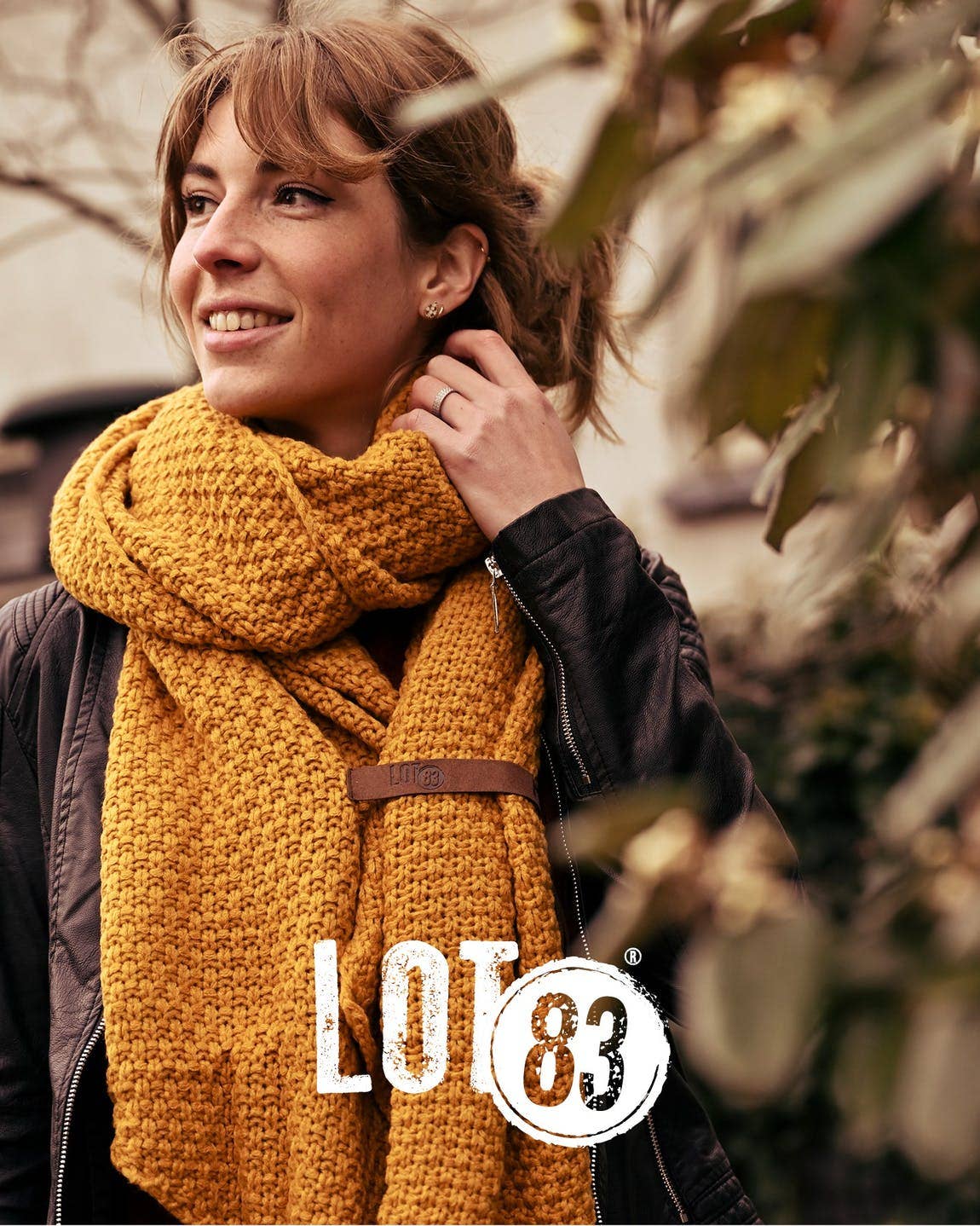 Lot 83 Strickschal Senfgelb – Weicher Schal mit Lederdetail