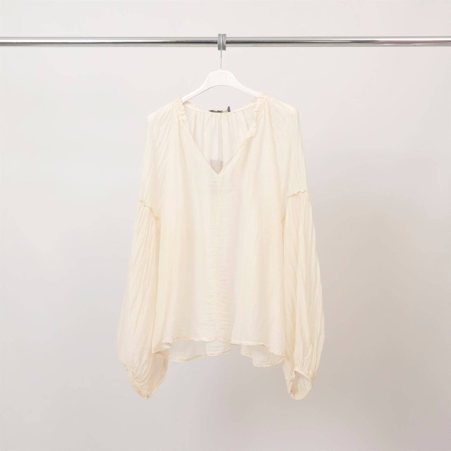 Boho Bluse // transparent in zartem Grün und elfenbeinfarben