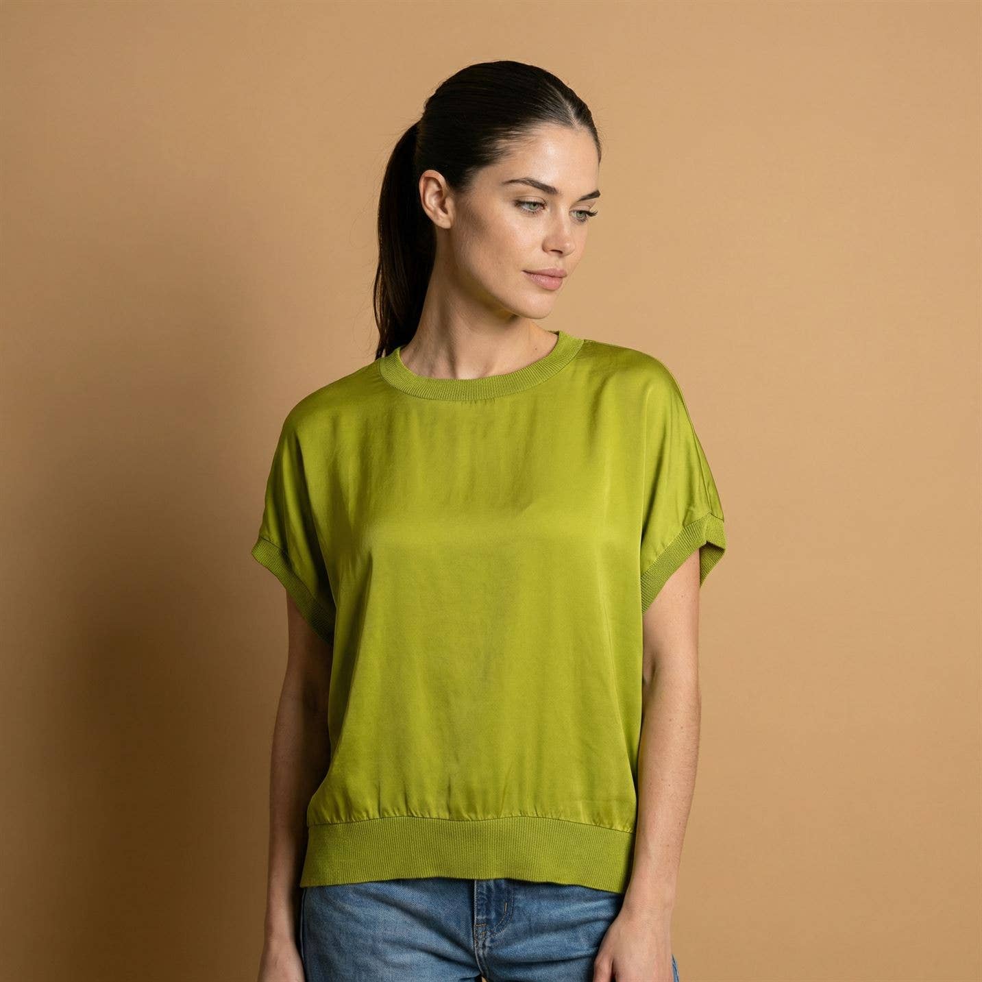 Locker geschnittenes Viskose Kurzarmshirt – fließender Fall, seidig glänzend, Einheitsgröße
