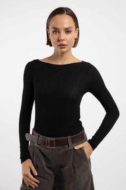 Fein geripptes Shirt aus Kaschmir Mix – Schwarz
Zeitlos. Elegant. Ein echtes Essential. Einheitsgröße 36-42