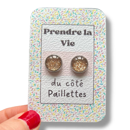 Gold Glitzer Ohrstecker „Du côté Paillettes“ – Funkelnder Luxus für jeden Tag- dans lˋair du temps bijoux