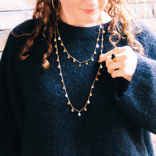 Lange Halskette mit Doppelmünze