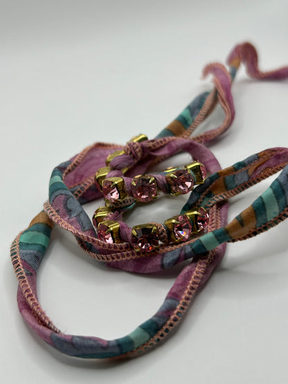 Tezee Wickelarmband Beere-Grün mit Rosé-Strass – Glamour Boho Stoffarmband