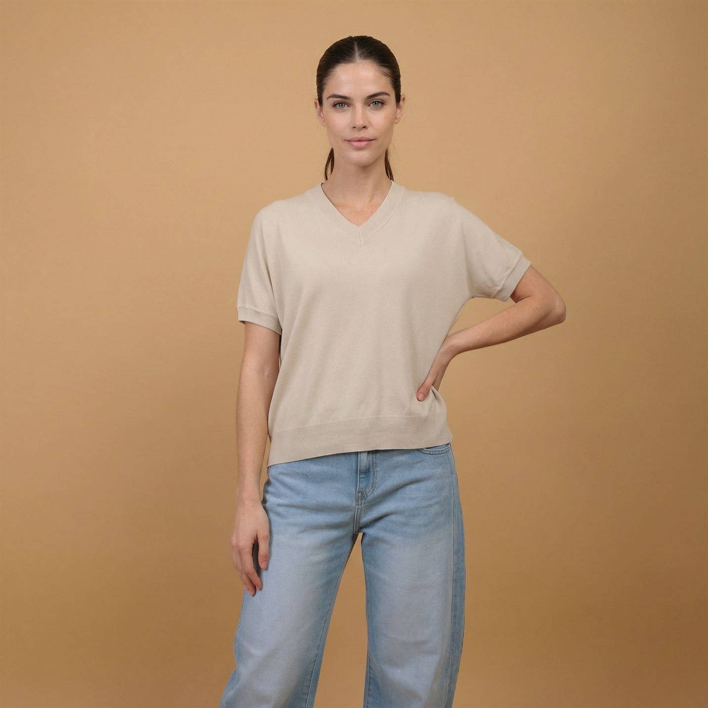 Shirt in Feinstrick– Minimal Pullover
In Elfenbein und marineblaue und schwarz, Einheitsgröße