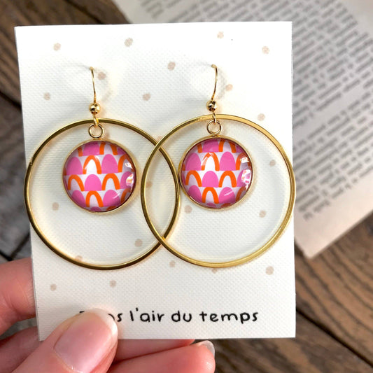 Kreolen-Ohrringe mit geometrischem Muster in Rosa und Orange, gold- oder silberfarbenes Finish.: Silbrig