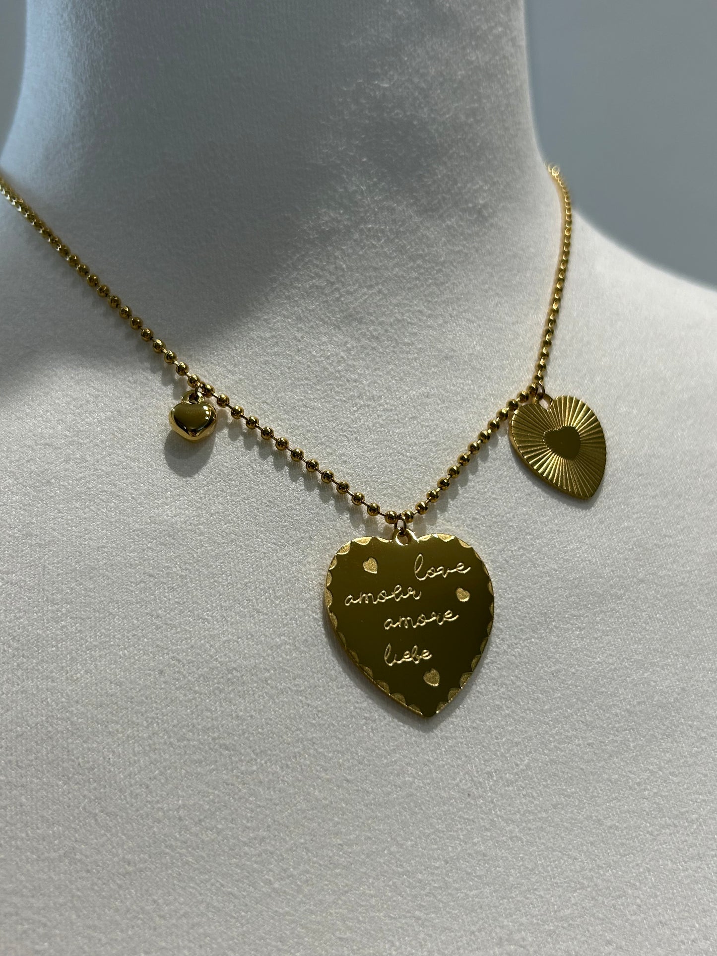 Bazou-Goldene Edelstahl- Love-Kugelkettchen-Halskette mit 3 Herzen