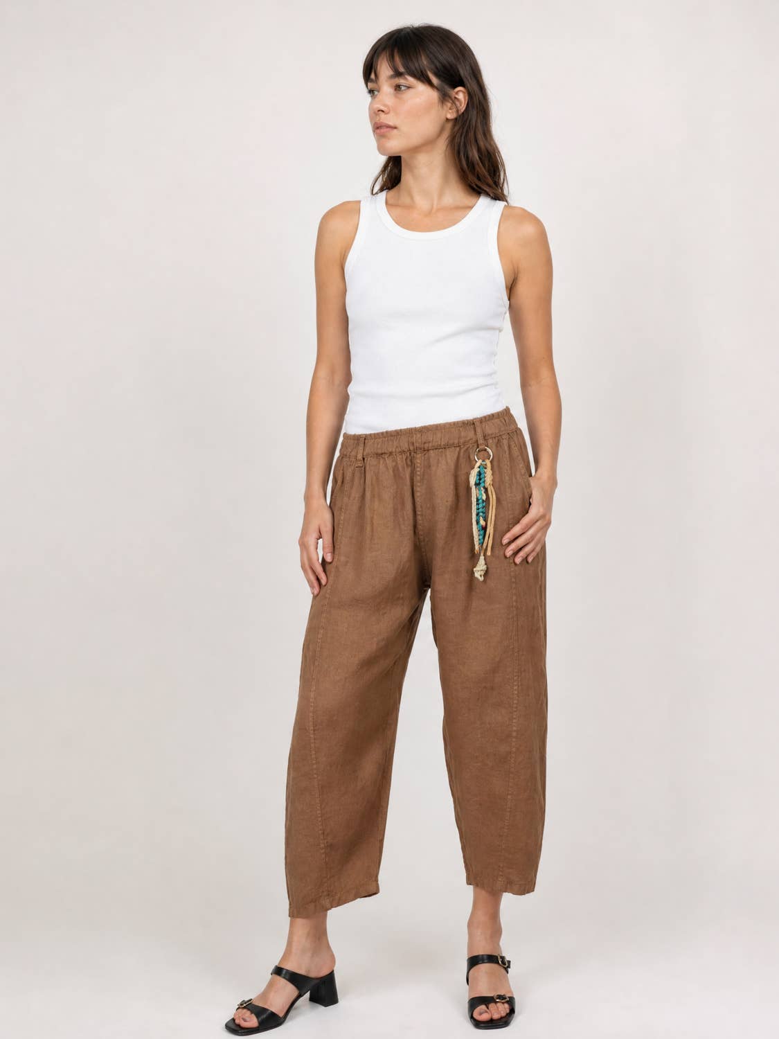 Joggpants aus Leinen// in Khaki mit Anhängern