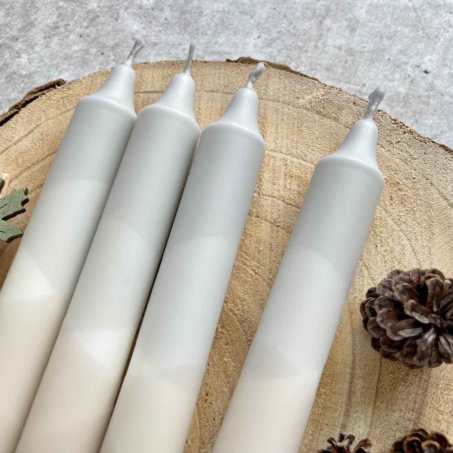 Dip Dye Kerzen beige-grau – handgetauchte Stabkerzen aus Stearin | 4er Set | von Wolkenreich