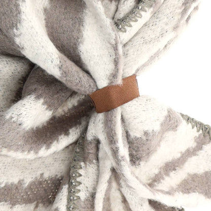 LOT83 Schal Grau/Weiß – ultraweicher Damen-Schal mit Muster & Lederband | Stylisches Winter-Accessoire