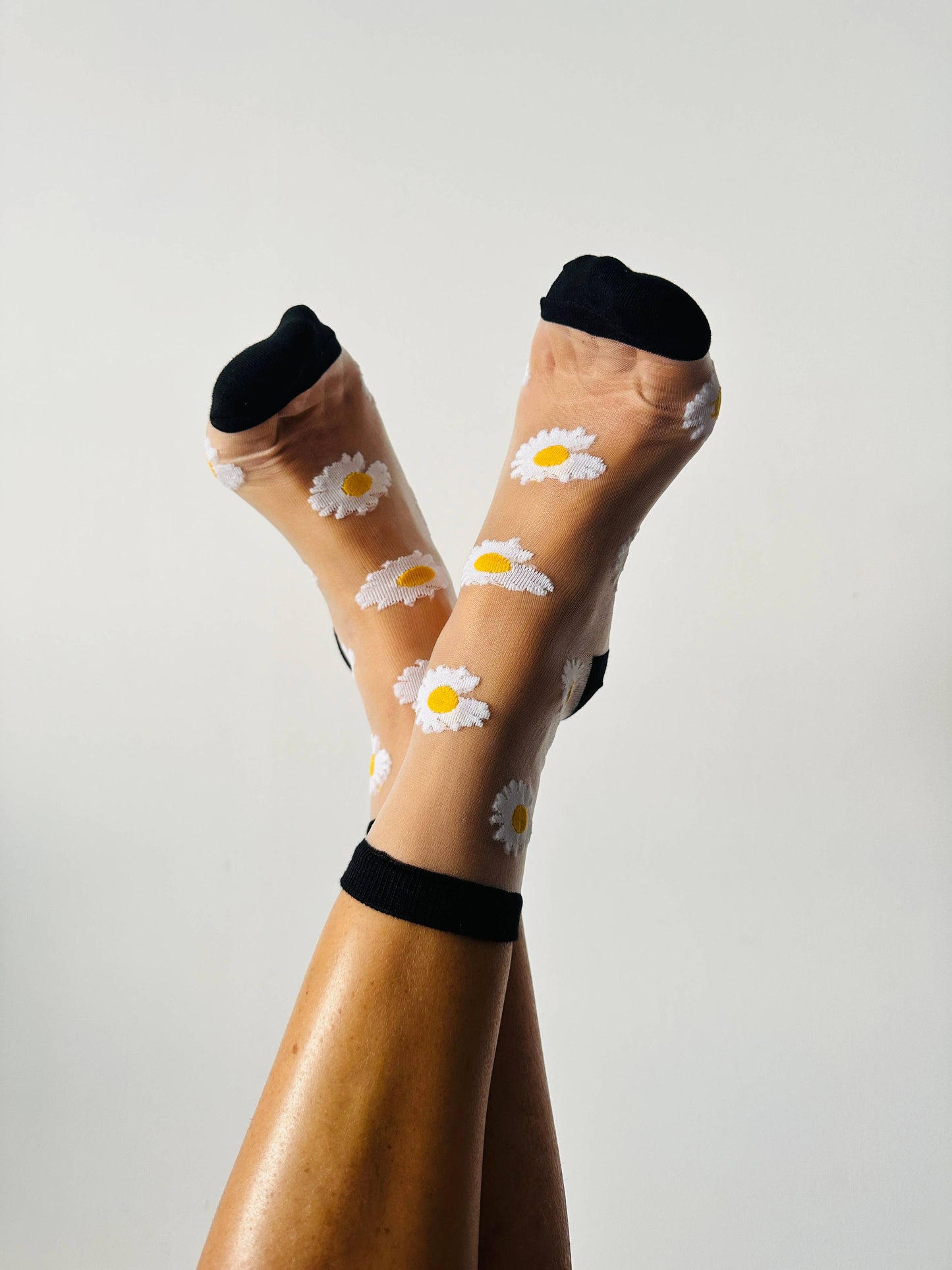 Sockette- Transparente Socke Flora mit schwarz