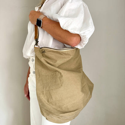 Liefe NL-Große Canvas Schultertasche in Sand mit Ledergurt