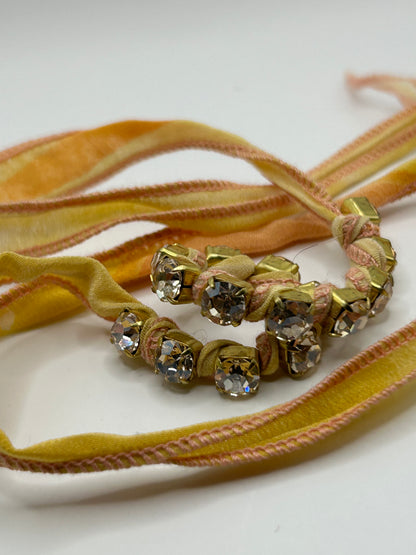 Tezee Wickelarmband Gelb-Gold mit Champagner-Strass – Glamour Boho Stoffarmband