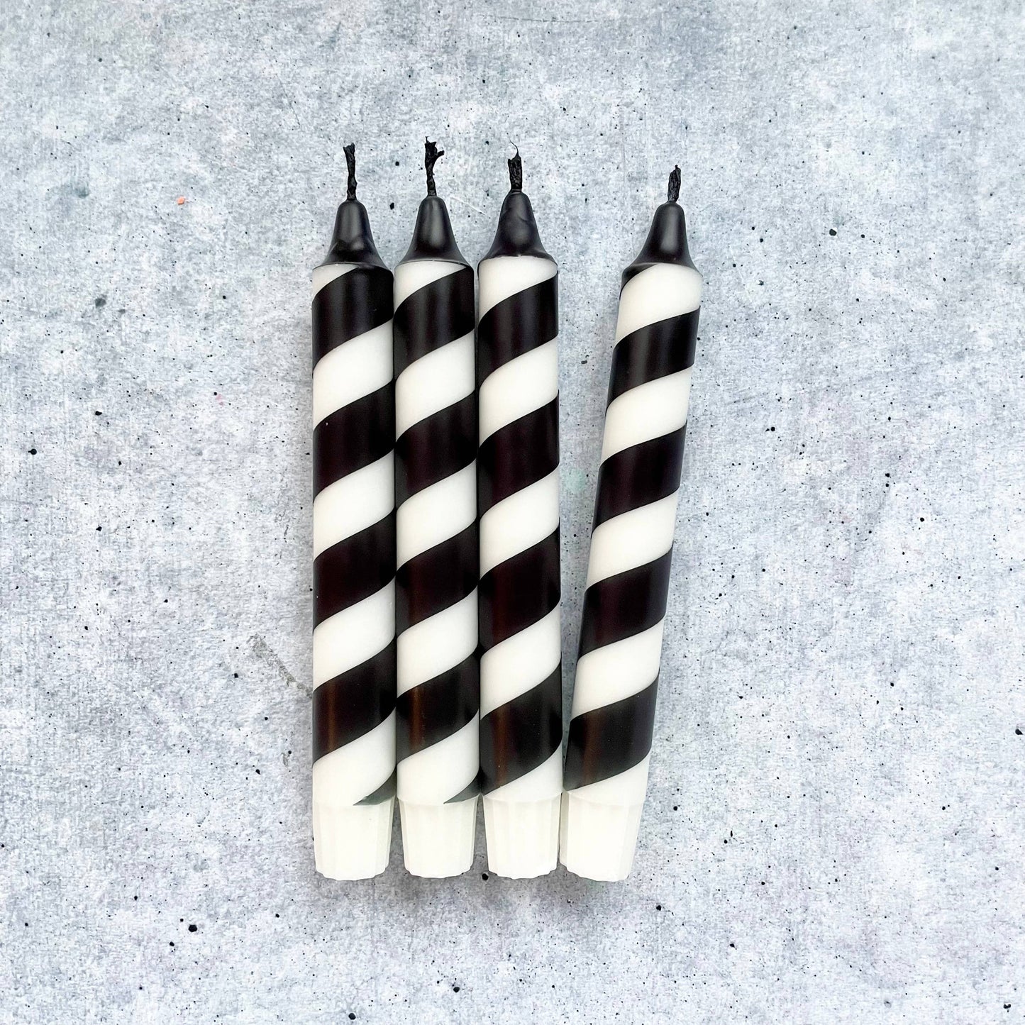 Wolkenreich- Dip Dye Kerzen | Swirl schwarz-weiß | 4er Set