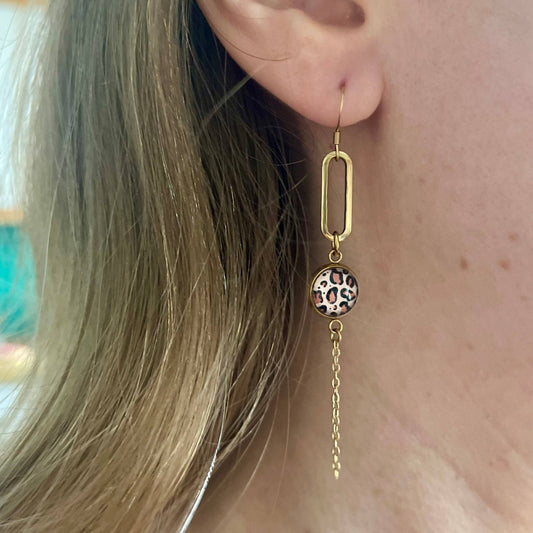 Dans l’air du temps bijoux Ohrhänger Silber – Asymmetrisches Leo-Statement