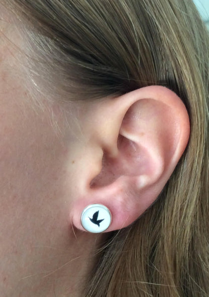 Dans lˋair du temps bijoux-Vogel Ohrstecker „Libre comme l’air“ – Frei wie der Wind