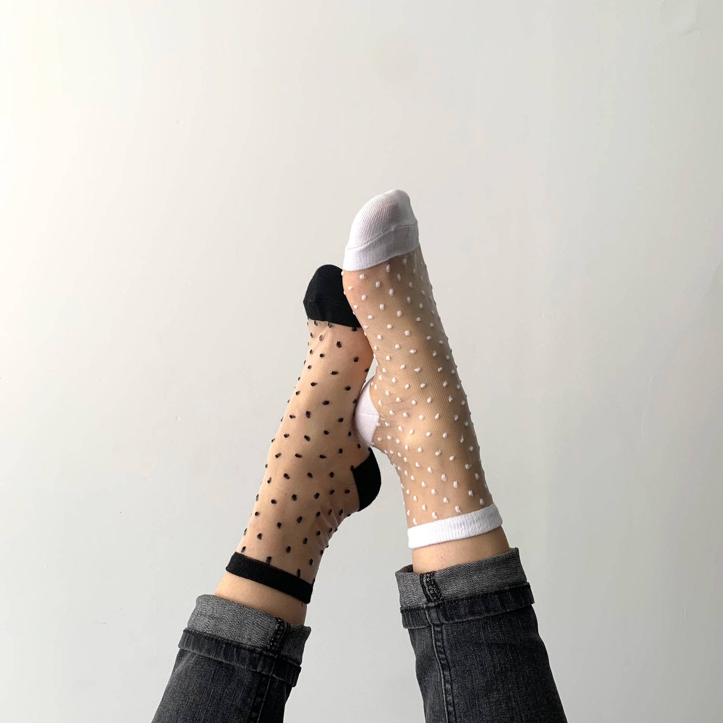 Charlotte - Transparente Plumetis-Socken : Schwarz