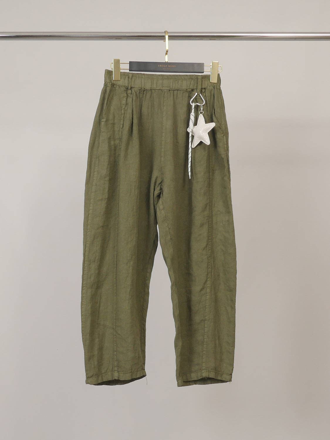 Joggpants aus Leinen// in Khaki mit Anhängern