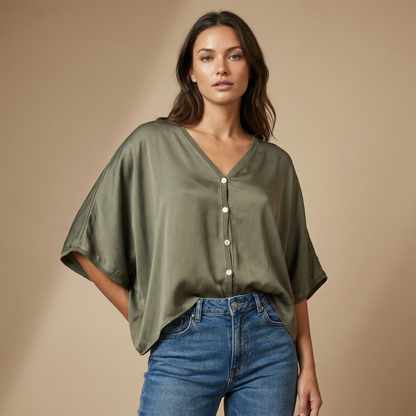 Oversize Bluse // geknöpft in schwarz, mit Seide