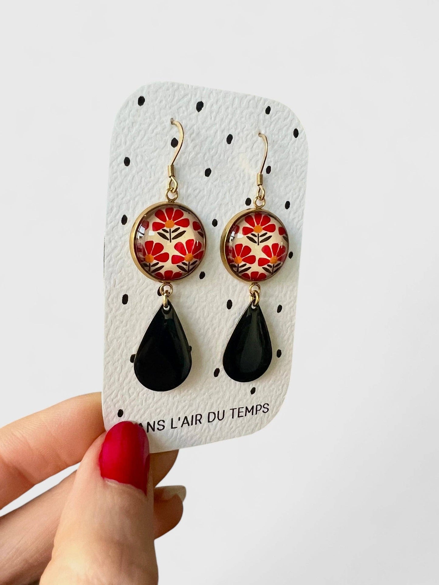 JAPANISCHE ROTE BLUMEN HÄNGENDE OHRRINGE, SCHWARZE EMAILLE, GOLD- ODER SILBERFINISH: Silber