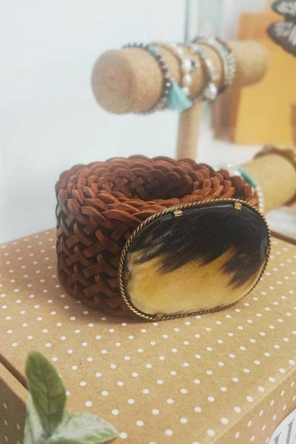 Lula Natura-BREITER BRAUNER LEDERGÜRTEL VENUS, handgearbeitet, Schnallenplattenmuster unterschiedlich in der Farbe