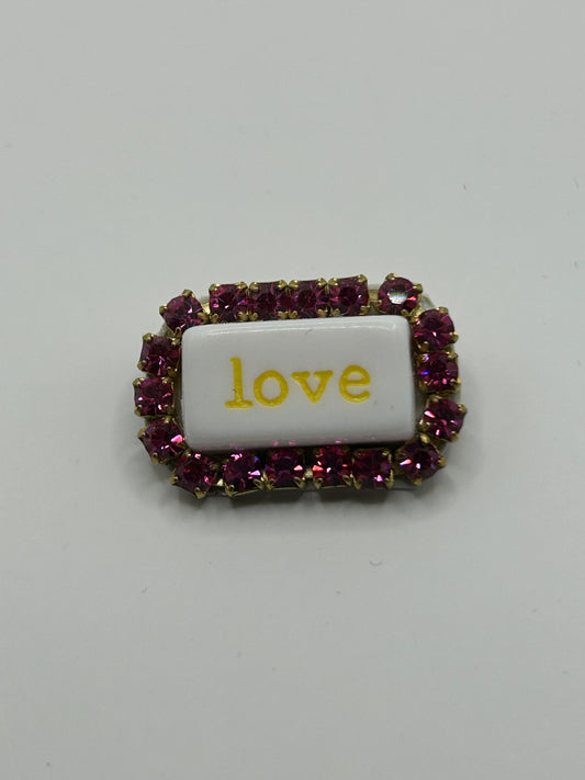 Statement Brosche „love“ – Rosa & Messing| Tezee