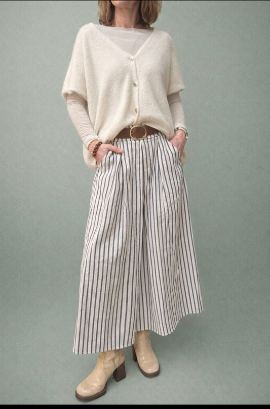 Stilvolle Strickweste mit V-Ausschnitt – dein perfekter Layering-Look. Einheitsgröße 36-42