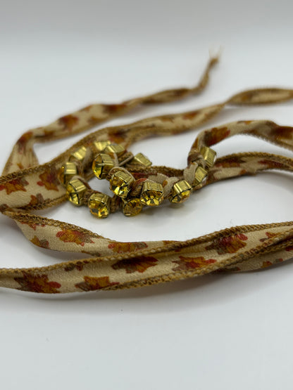 Tezee Wickelarmband „Autumn Glow“ – Strass & Stoff im Glamour Boho Stil