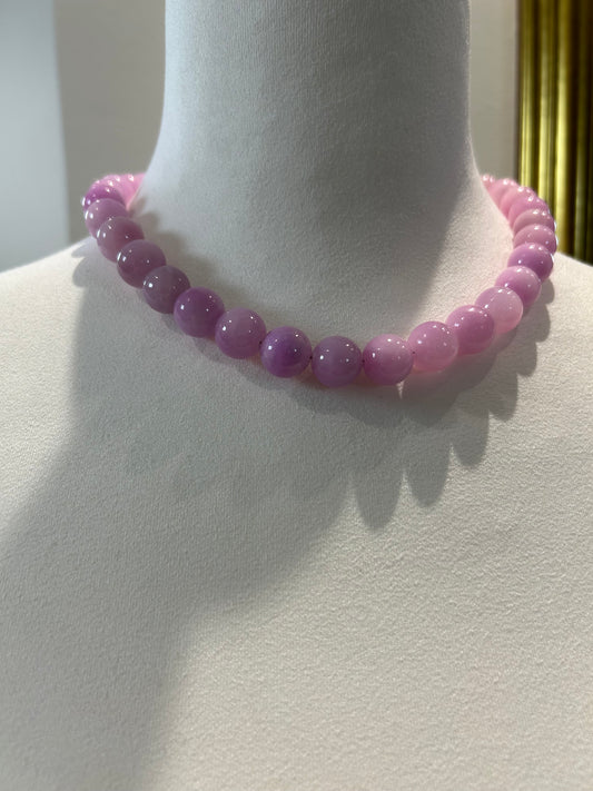 Bazou-Zarte Halskette aus Natursteinperlen in Pastell-Lavendel