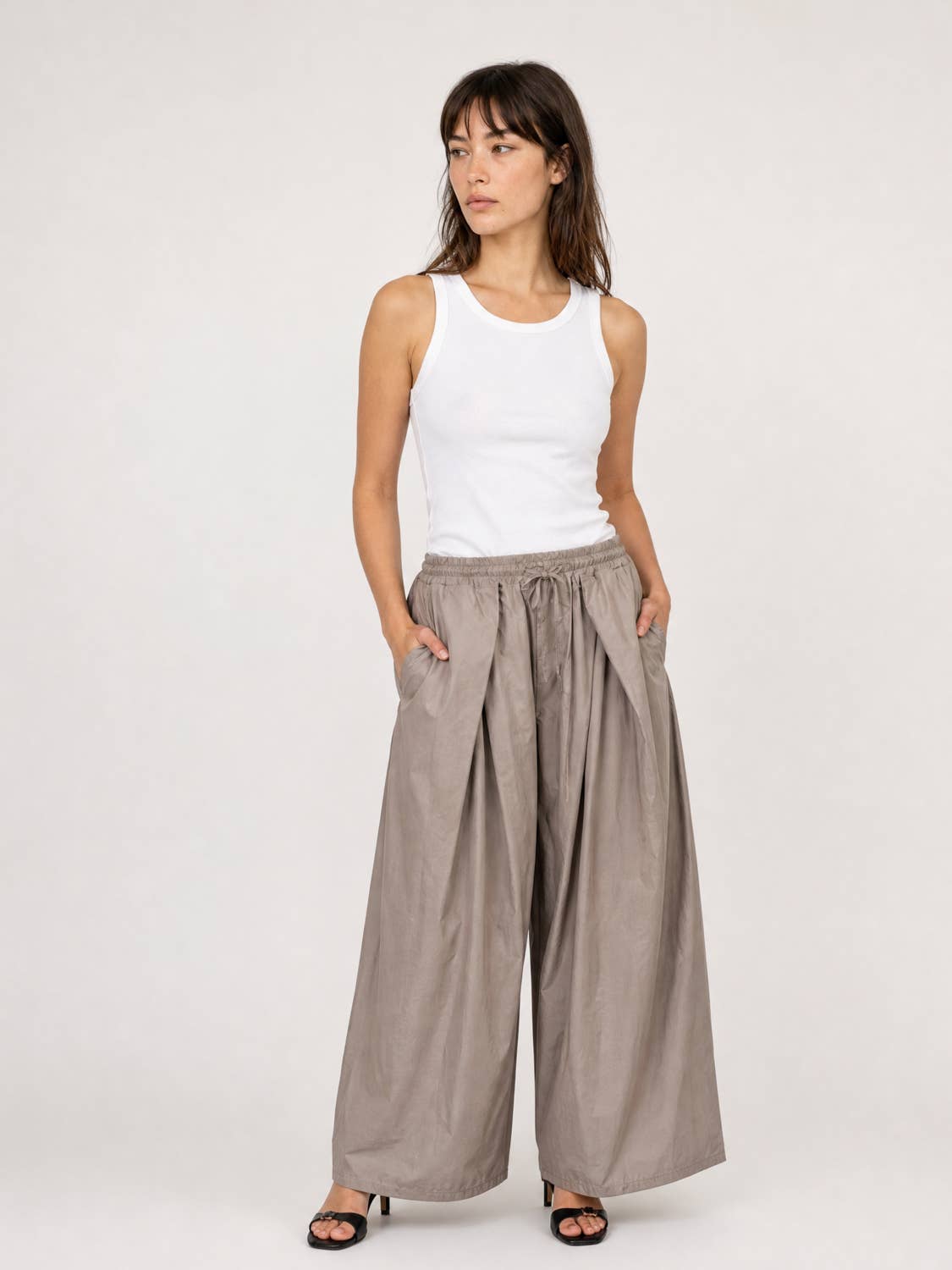 Oversize Hose // weit und bequem mit ausgefallenem Bund in schwarz