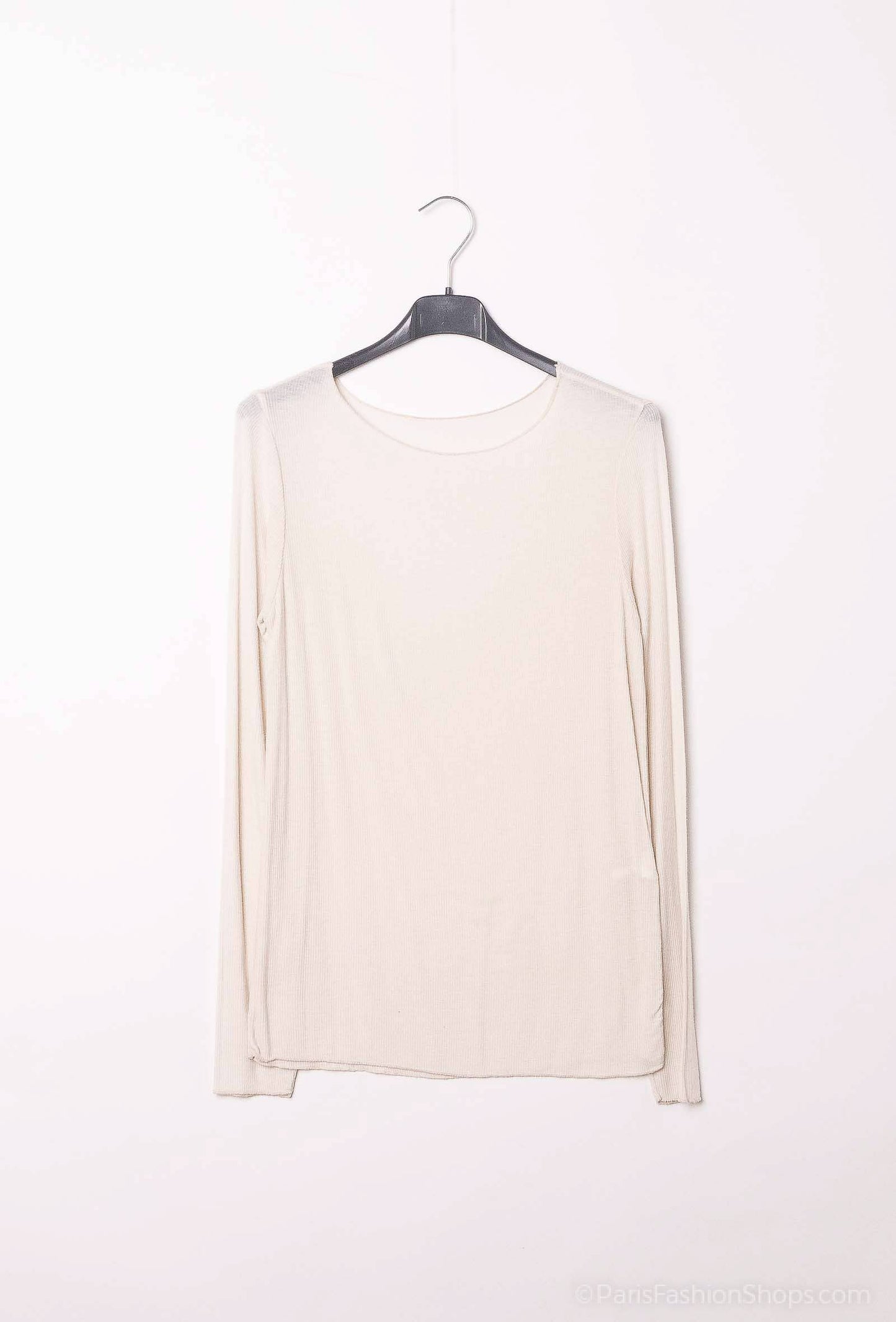 Fein geripptes Shirt aus Kaschmir Mix – Beige
Minimalistisch. Weich. Vielseitig kombinierbar. Einheitsgröße 36-42