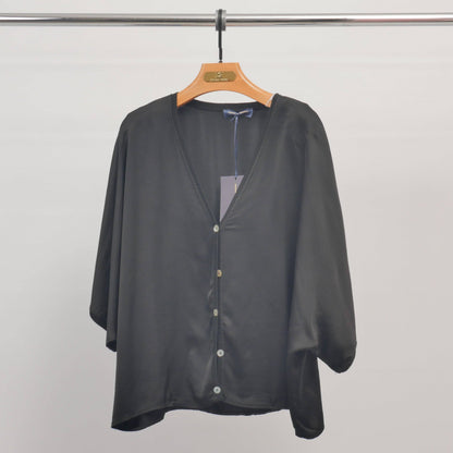 Oversize Bluse // geknöpft in schwarz, mit Seide