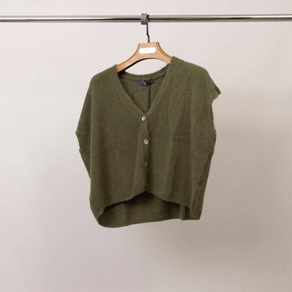 Cropped Strickweste für Layering Looks in Khaki
