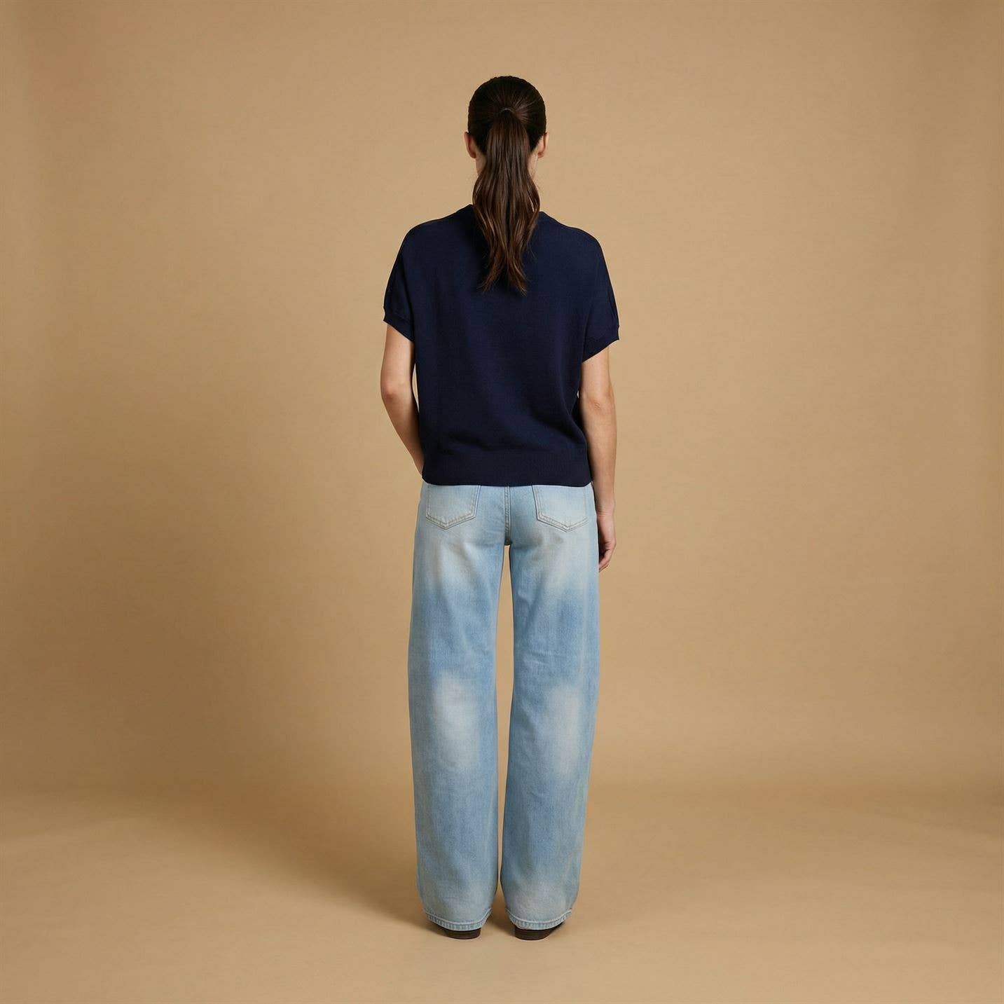 Shirt in Feinstrick– Minimal Pullover
In Elfenbein und marineblaue und schwarz, Einheitsgröße